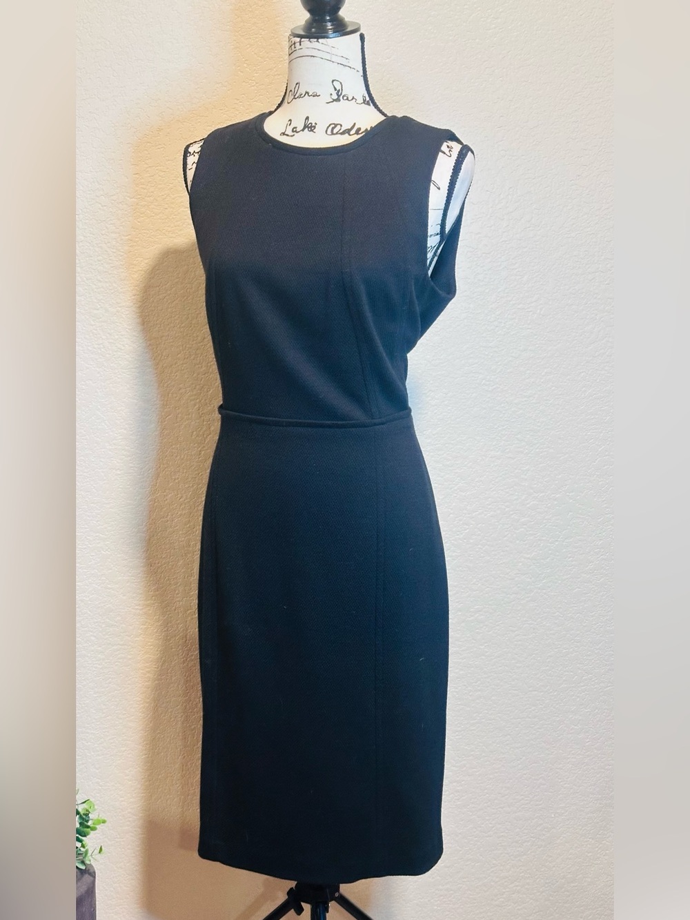 LOFT Chic Black Sleeveless Midi Sheath Dress • Banded Waist• Gold Hardware• 10